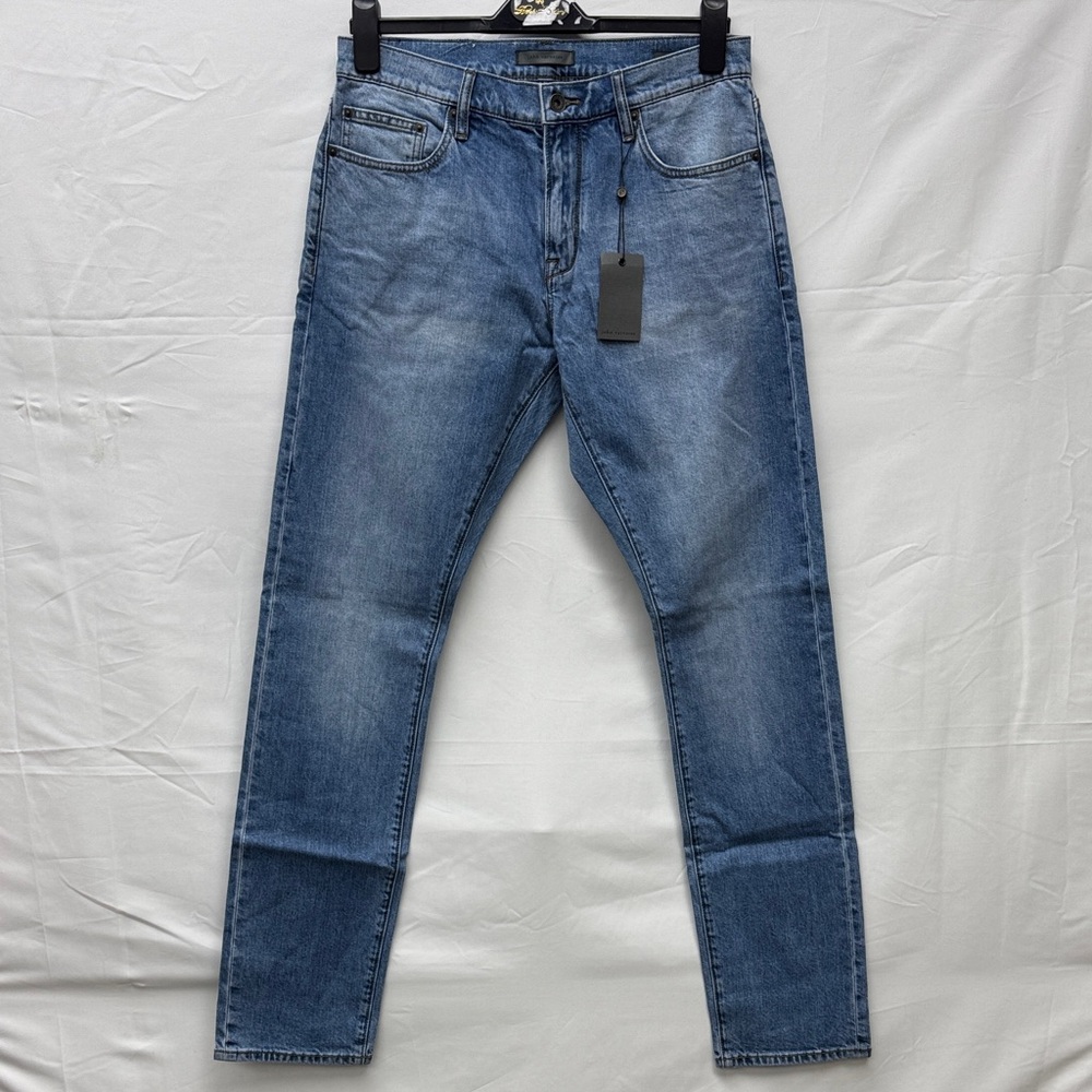 John Varvatos Classic Blue Slim Jeans. (JV064)